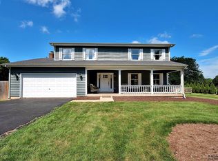 6N894 Glenview Dr, St Charles, IL 60175