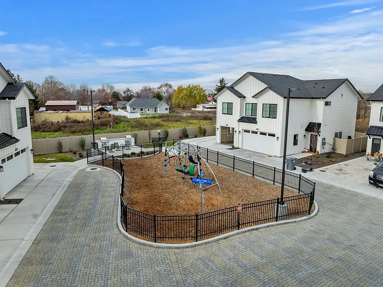 Alpine Landing Townhomes — Photo 25