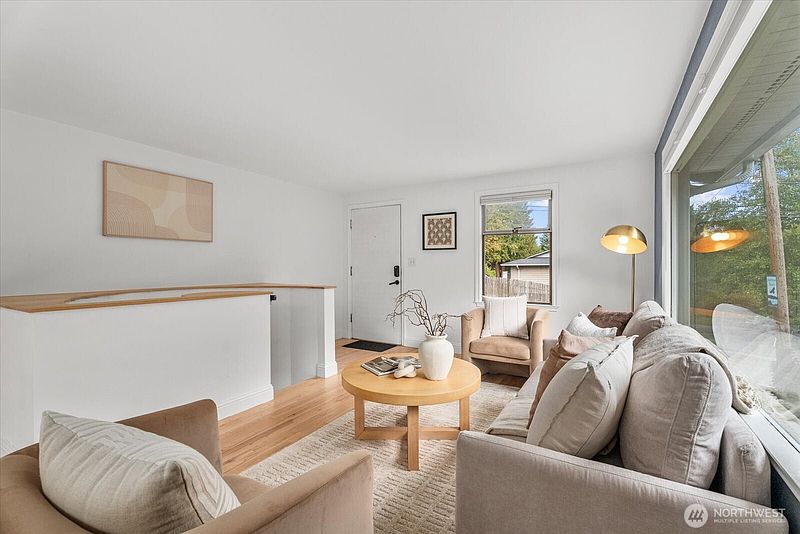 5th image of 4503 NE 95th Street