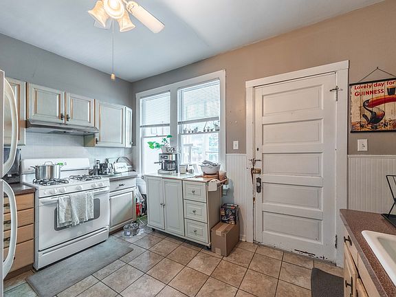 4th image of 3450 N Leavitt St #1