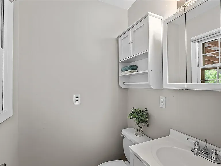 534 W Hugh St — Photo 10