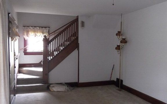 2nd image of 921 Hull Ave