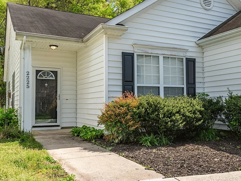 2225 Gablefield Ln — Photo 2