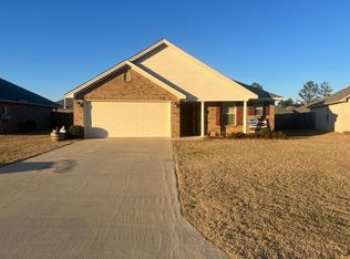 117 Robin Hood Ct, Elmore, AL 36025