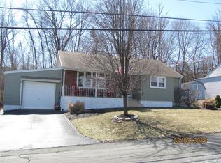 33 Barnes Dr, Garnerville, NY 10923