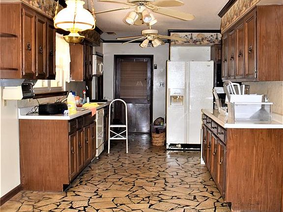 5th image of 3853 Oakhurst Ave