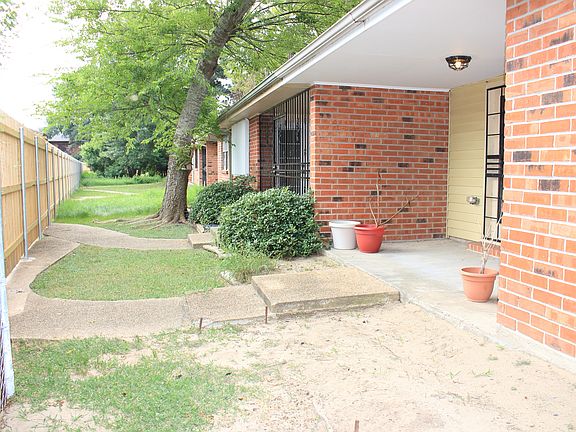 3rd image of 7441 Beau St