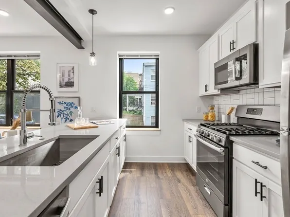 273 Border St #2B, Boston, MA 02128