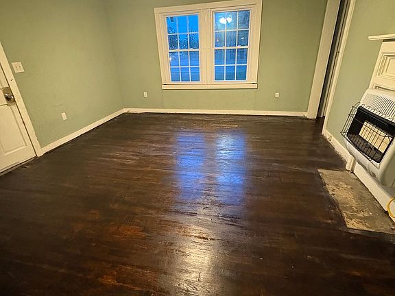 3rd image of 901 N Park St