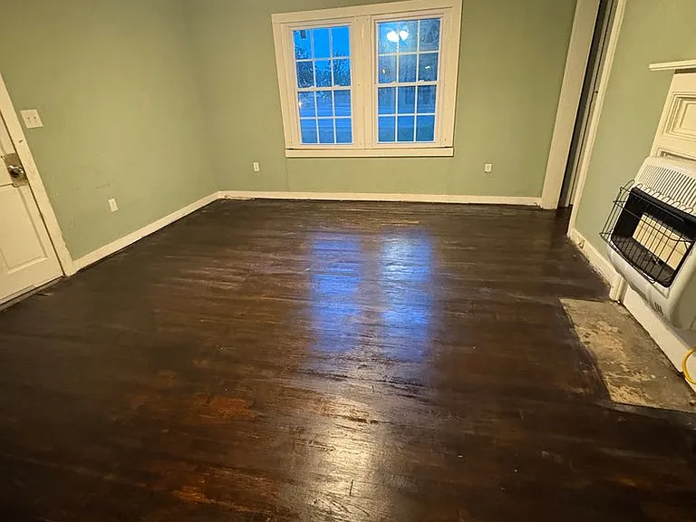 901 N Park St — Photo 3