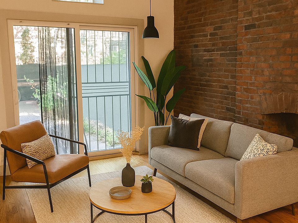 1st image of 899 Jefferson Ave APT 1