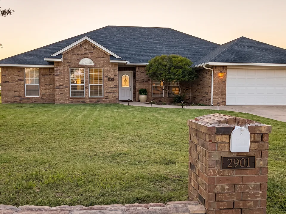 2901 Hunter Pointe Cir