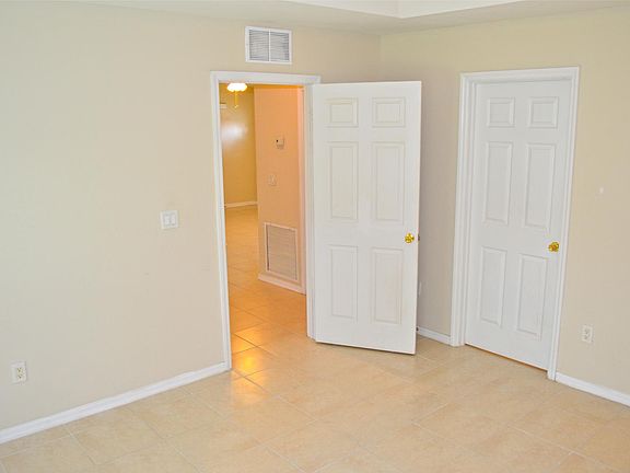 5th image of 3011 S Beechwood Cir