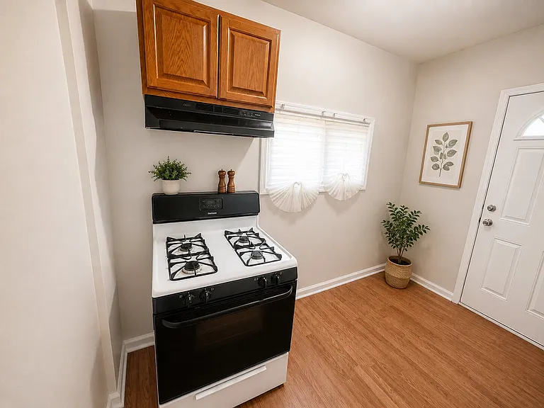 2309 W Firth St — Photo 3