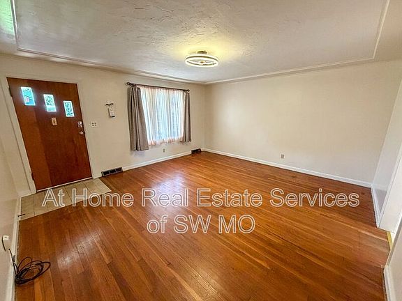 4th image of 1855 E Walnut St