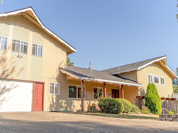 2nd image of 1011 SE 102nd Ave