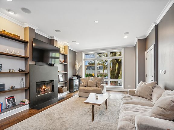 2nd image of 1832 N Rockwell St #1