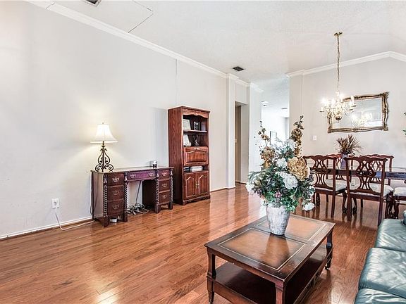 4th image of 811 San Jacinto Dr