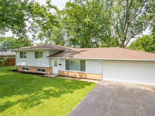 936 Cuyahoga Dr, Bartlett, IL 60103