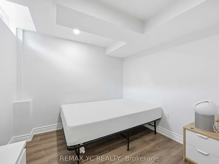 140 Laramie Cres #BASEMENT — Photo 12