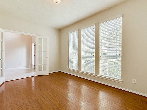 4th image of 18534 W Laura Shore Dr