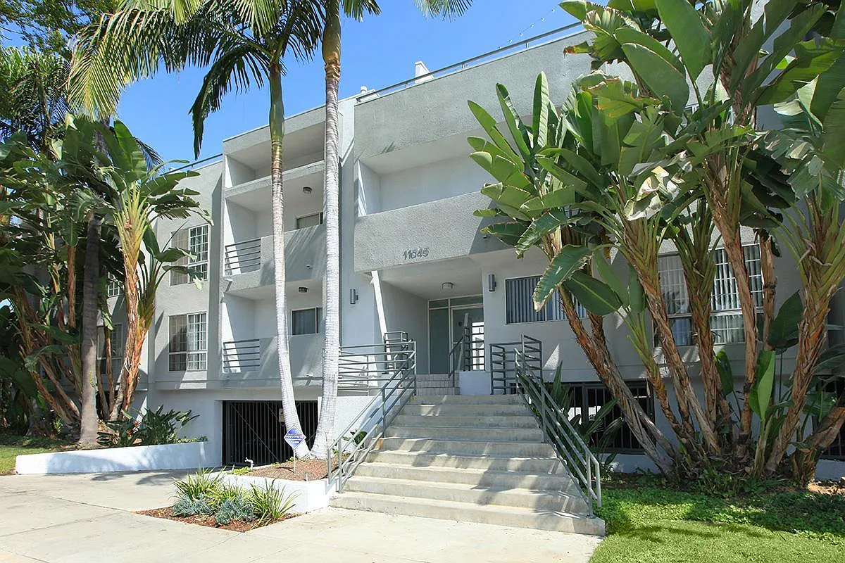 11045 Camarillo St — Photo 1