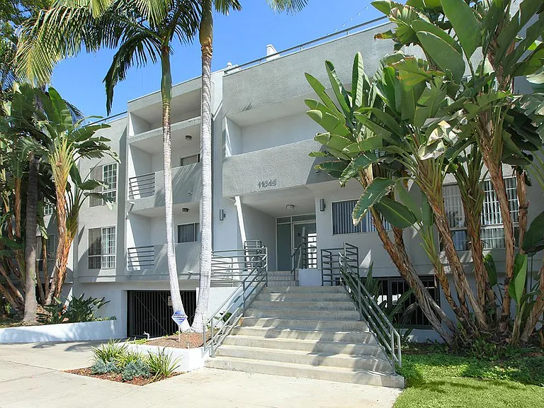 11045 Camarillo St — Photo 1