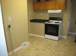 2nd image of 3127 Maywood Pl