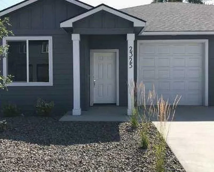 2325 & 2327 Herbert St — Photo 1