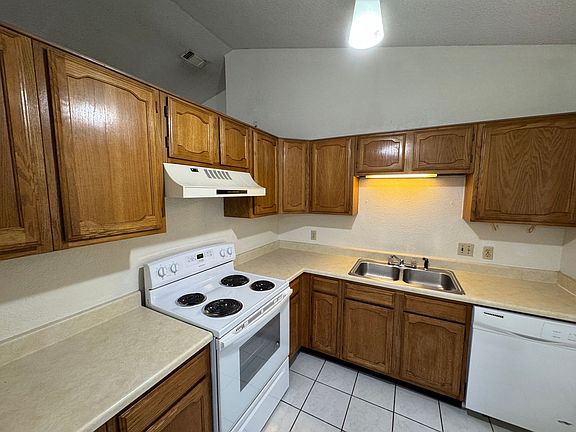5th image of 16400 Coronado Dr