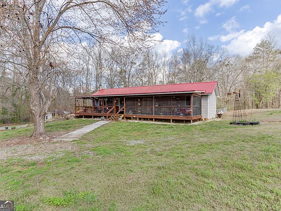 3rd image of 722 Charlie Morris Rd