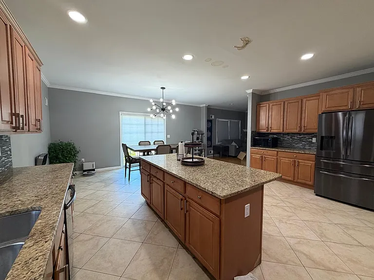 341 Maple St — Photo 8