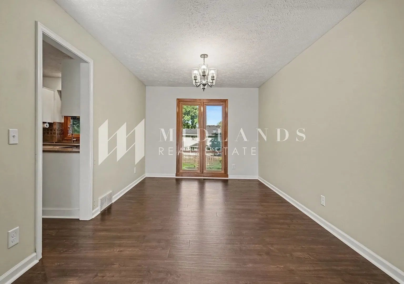 2-Story Home Two Springs — Photo 4