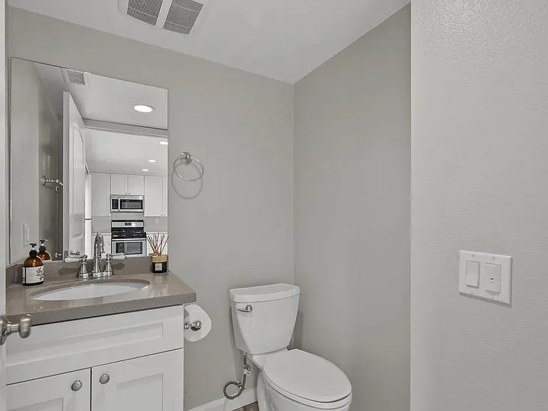 7540 Lindley Ave — Photo 7