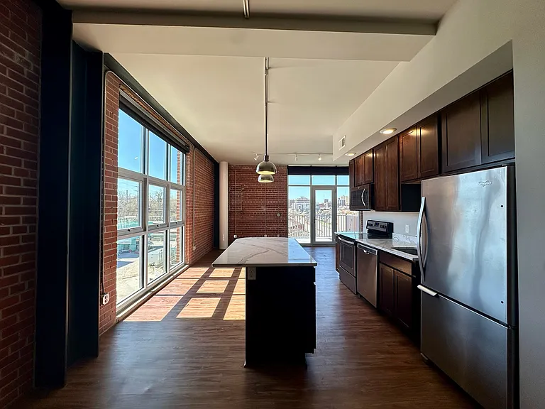 Breakers Apartments — Photo 10