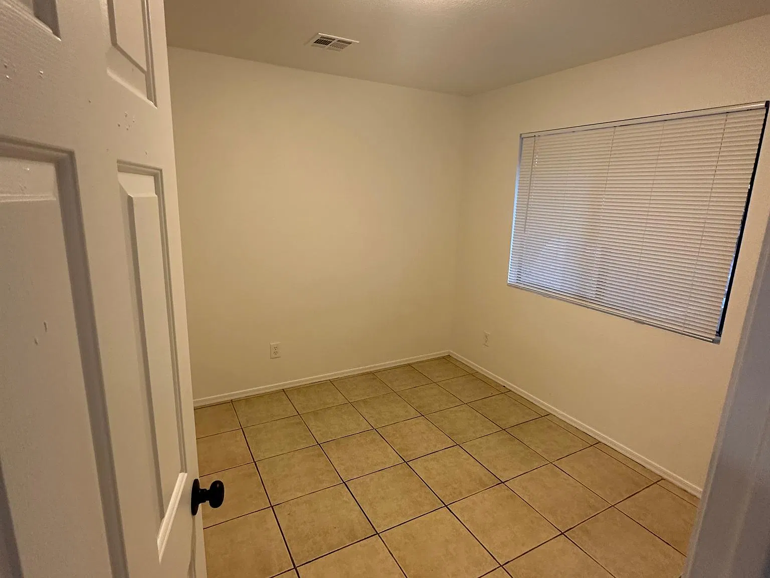 3 bed, 969 sqft, $1,500 — Photo 2