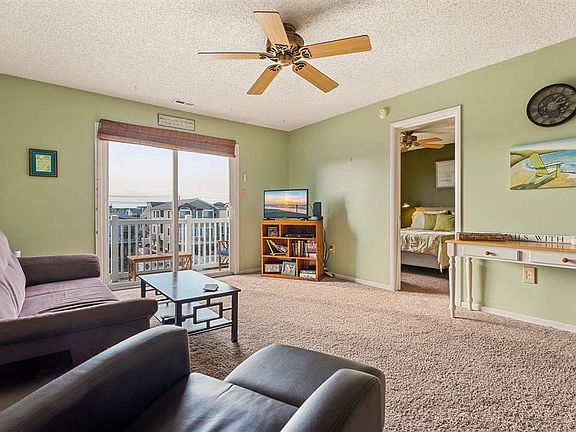 4th image of 354 43rd Pl APT 3F