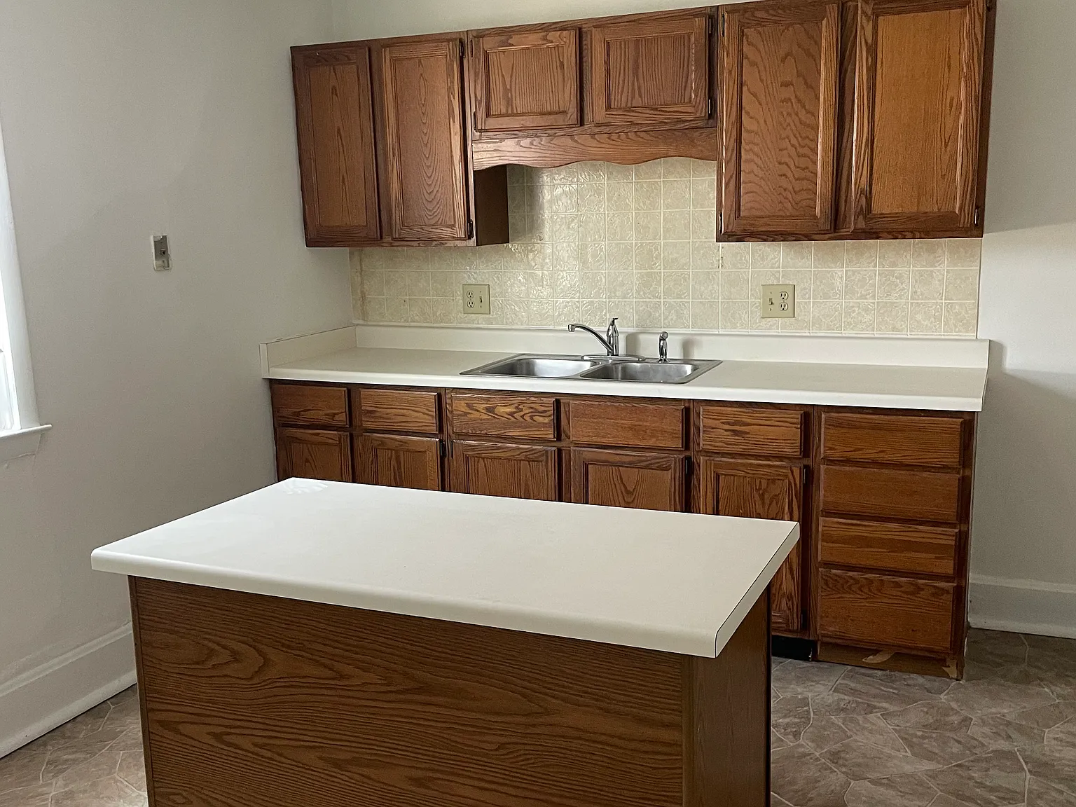 2 bed, 950 sqft, $1,200 — Photo 2