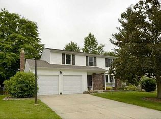 19 Sunblest Ct, Fishers, IN 46038