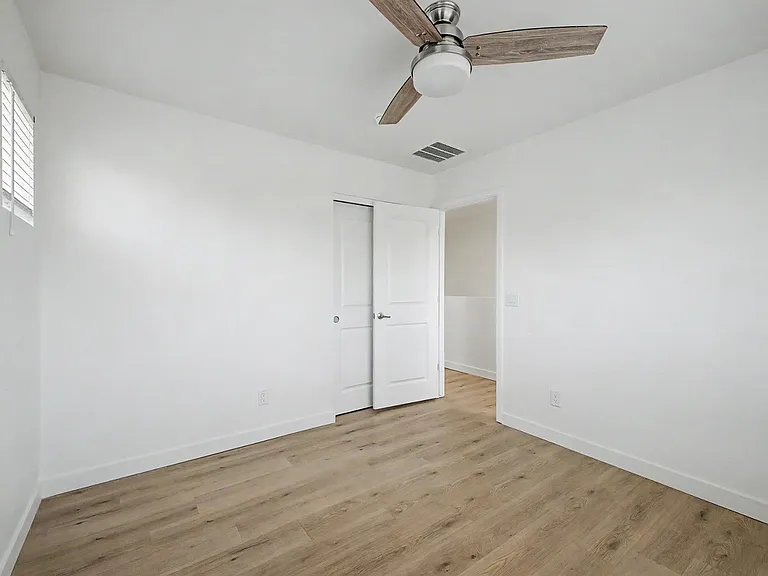 105 W Latona Rd — Photo 28