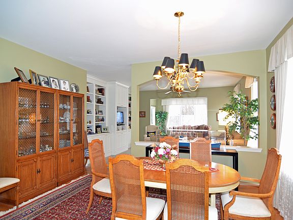 4th image of 3914 Hillsdale Dr