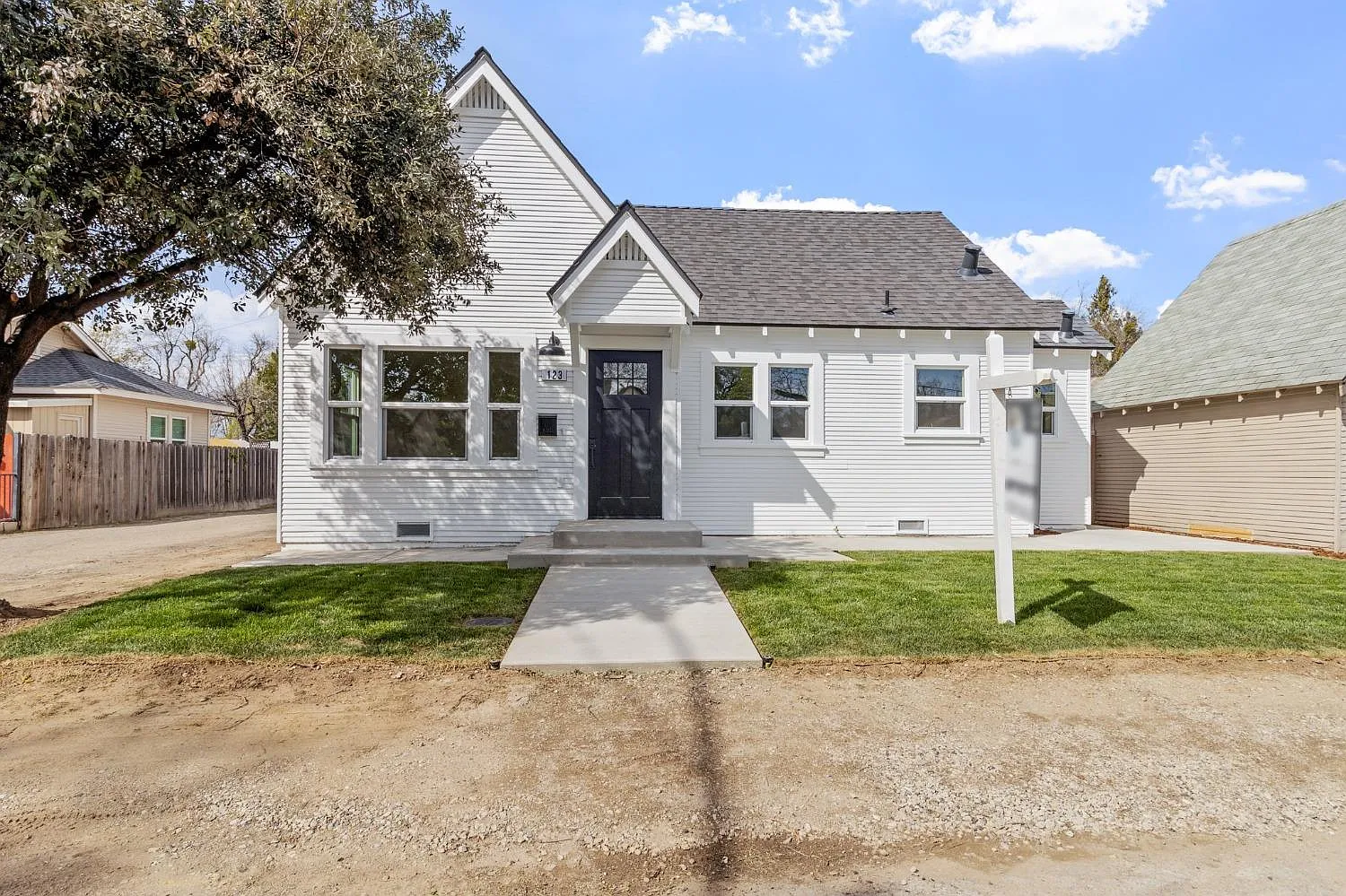 123 Walden St photo 1