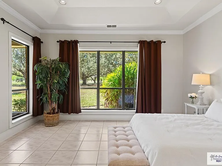1301 Palm Valley Dr E — Photo 18