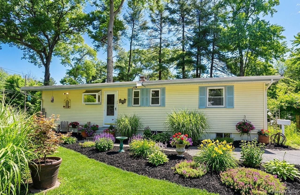 16 Heather Lane, West Nyack, NY 10994 | Zillow