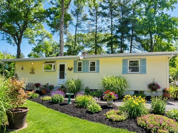 16 Heather Lane, West Nyack, NY 10994