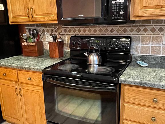 3rd image of 2920 Parkview Dr
