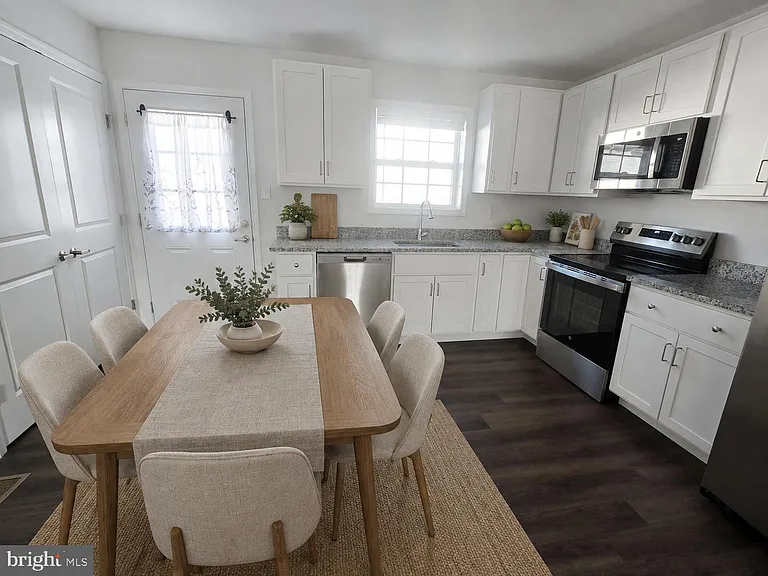 14 Snowdrop Ct — Photo 2