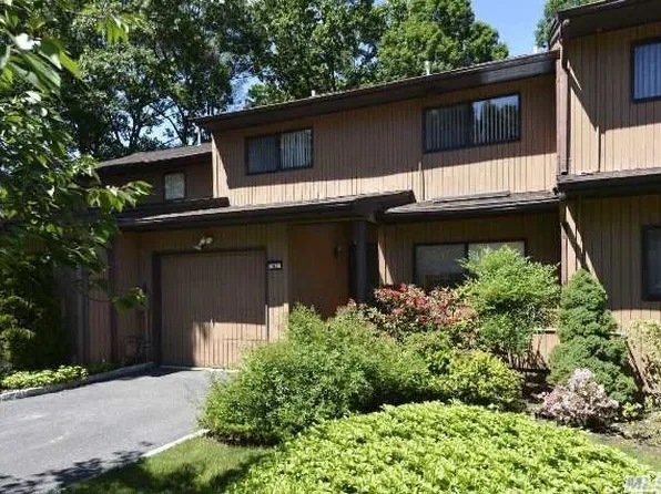 93 Northgate Cir, Melville, NY 11747