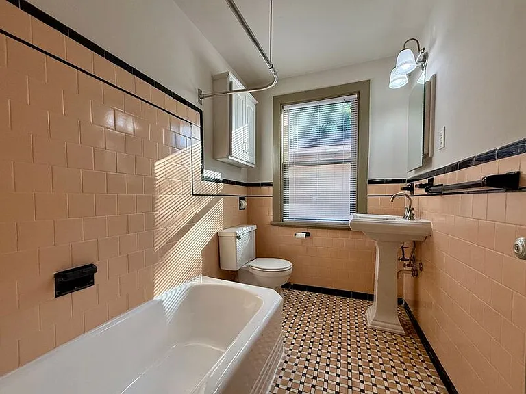 1400 Kenmore Ave #D2 — Photo 9