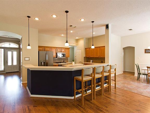 2nd image of 2105 Melissa Diane St